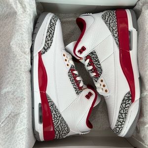 DEAD STOCK - Mens Air Jordan 3 Retro - Cardinal Red